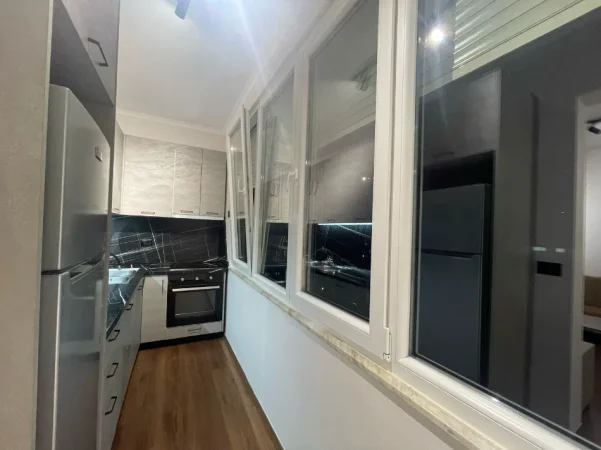 Tirane, jepet me qera 1+1 Kati 8, 500 € 