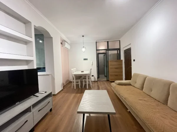 Tirane, jepet me qera 1+1 Kati 8, 500 € 