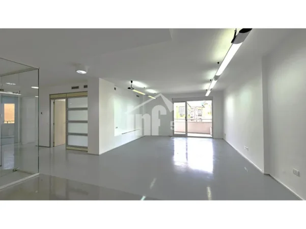 Tirane, jepet me qera zyre Kati 9, 270 m² 3.500 € (PRANË LIBRIT UNIVERSITAR)