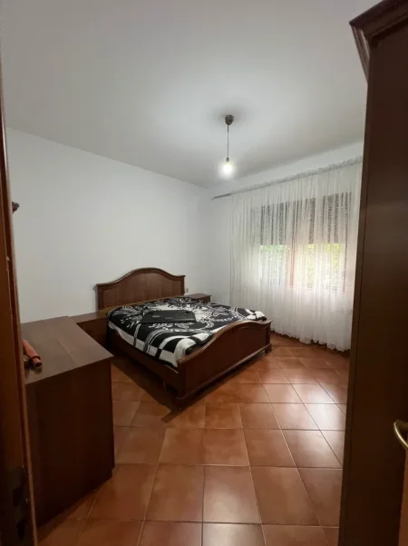 Tirane, jepet me qera shtepi 1+1 Kati 1, 73 m² 500 € (Astir)