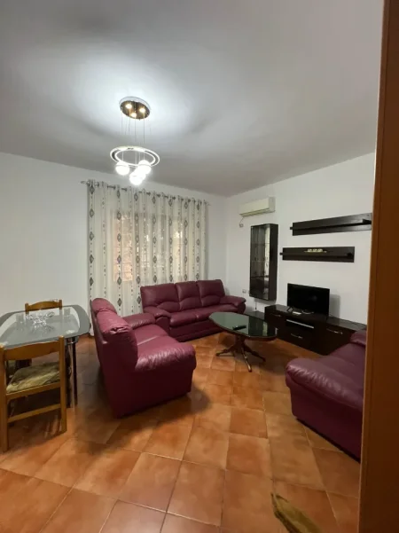 Tirane, jepet me qera shtepi 1+1 Kati 1, 73 m² 500 € (Astir)