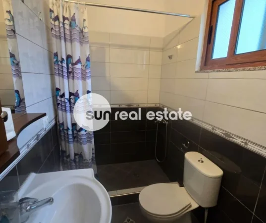 Shkoder, jepet me qera shtepi 2 Katshe Kati 0, 230 m² (AFER STACIONIT TE TRENIT)