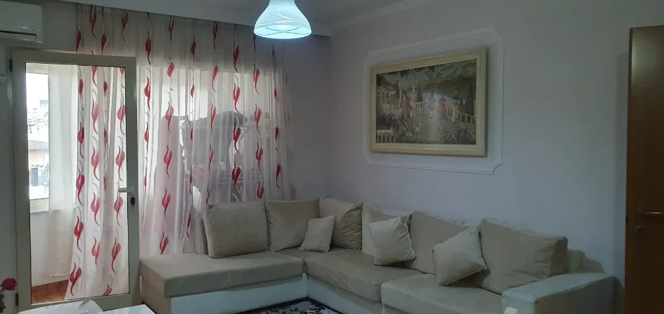 Tirane, jepet me qera apartament 1+1+Ballkon Kati 7, 62 m² 450 € (Fresk/Rr.Muhamet Deliu)