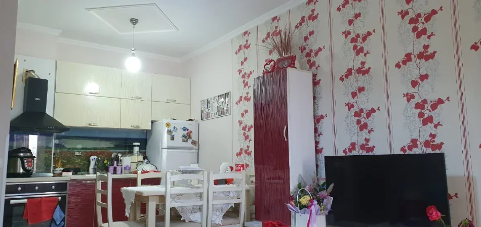 Tirane, jepet me qera apartament 1+1+Ballkon Kati 7, 62 m² 450 € (Fresk/Rr.Muhamet Deliu)