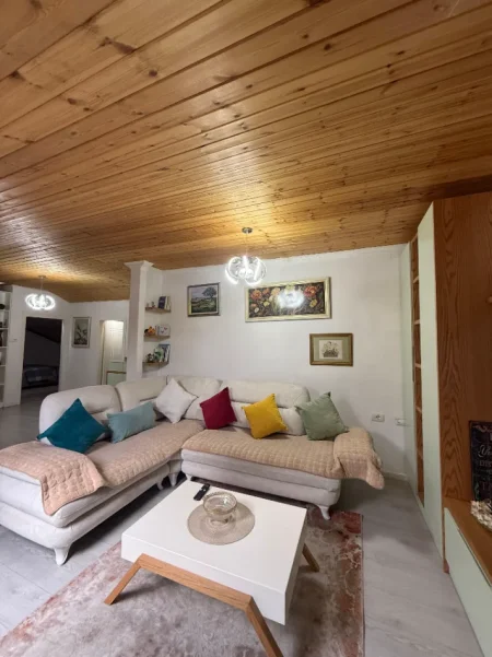 Tirane, jepet me qera apartament 2+1 Kati 4, 90 m² 600 € (Rruga e Dibres, prane Viles Gold)