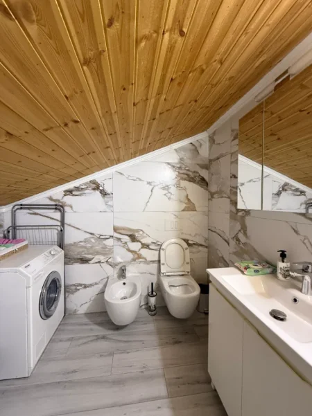 Tirane, jepet me qera apartament 2+1 Kati 4, 90 m² 600 € (Rruga e Dibres, prane Viles Gold)