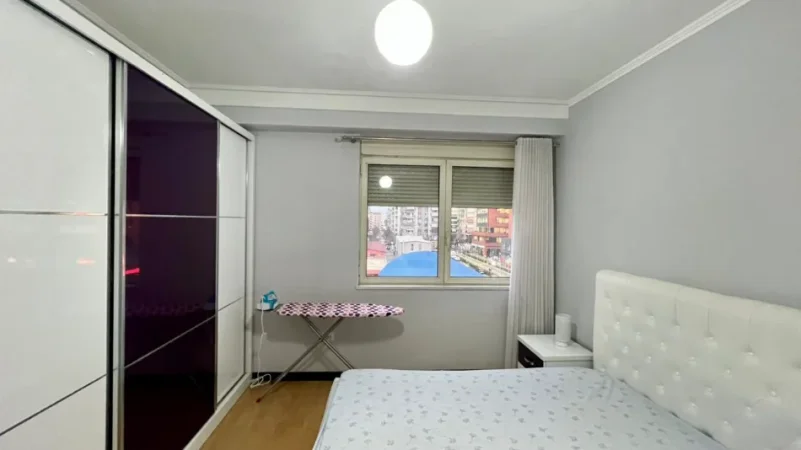 Shqiperi, jepet me qera apartament 1+1 , 70 m² 600 € (Kompleksi Delijorgj)