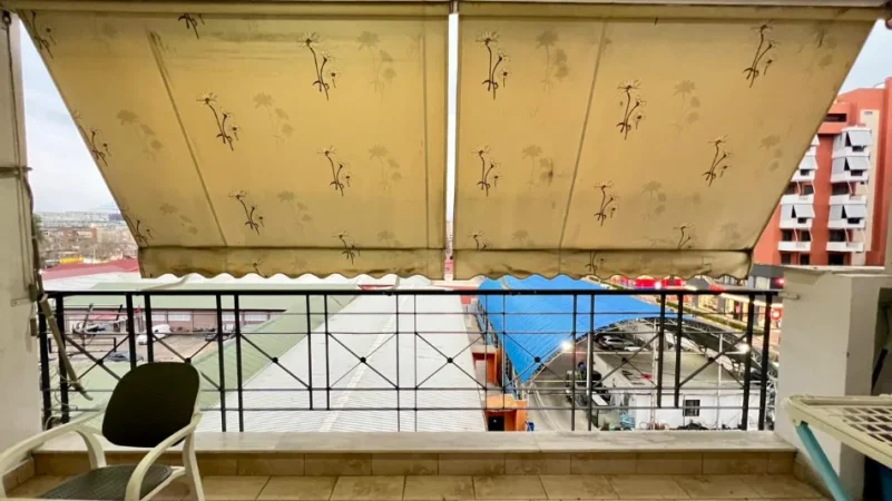 Shqiperi, jepet me qera apartament 1+1 , 70 m² 600 € (Kompleksi Delijorgj)