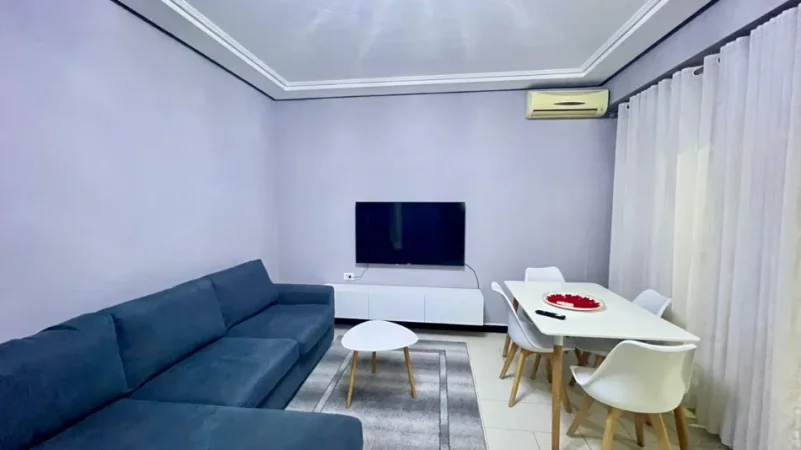 Shqiperi, jepet me qera apartament 1+1 , 70 m² 600 € (Kompleksi Delijorgj)