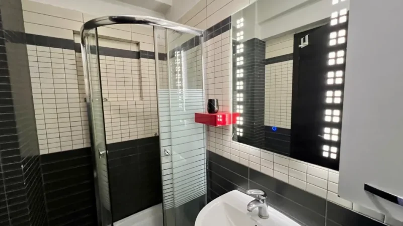 Shqiperi, jepet me qera apartament 1+1 , 70 m² 600 € (Kompleksi Delijorgj)