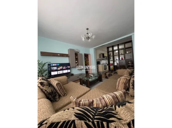 Tirane, jepet me qera apartament 1+1 Kati 5, 80 m² 700 € (Stadiumi Dinamo, Prane Rruges se Kosovareve)