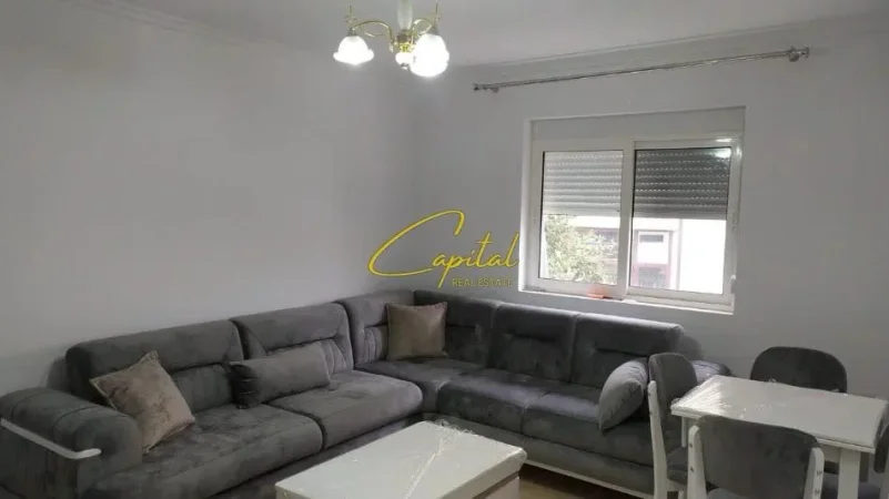 Tirane, jepet me qera apartament 1+1 Kati 3, 55 m² 550 € (PORCELAN)