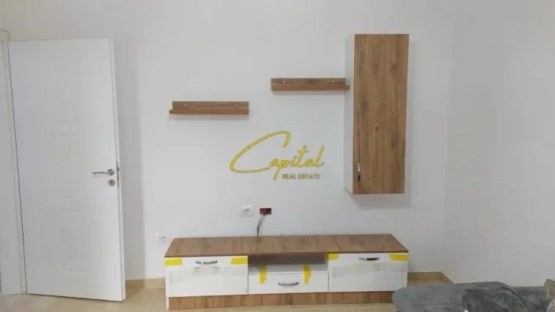 Tirane, jepet me qera apartament 1+1 Kati 3, 55 m² 550 € (PORCELAN)