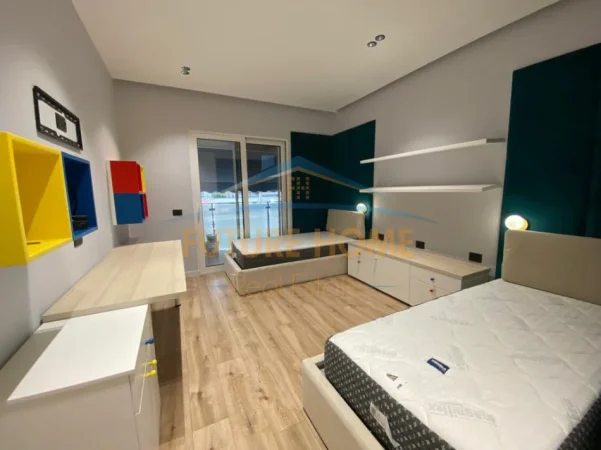 Tirane, jepet me qera apartament 2+1 , 130 m² 1.100 € (Myslym Shyri)