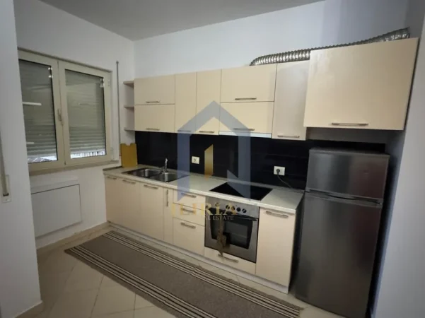 Tirane, jap me qera apartament 1+1+Ballkon Kati 4, 68 m² 500 € (Apartament 1+1 me qira ne Don Bosko)