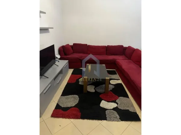 Tirane, jap me qera apartament 1+1+Ballkon Kati 4, 68 m² 500 € (Apartament 1+1 me qira ne Don Bosko)