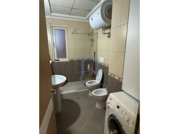 Tirane, jap me qera apartament 1+1+Ballkon Kati 4, 68 m² 500 € (Apartament 1+1 me qira ne Don Bosko)
