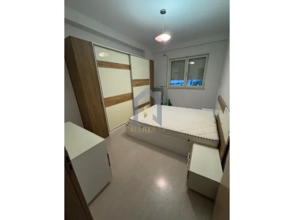 Tirane, jap me qera apartament 1+1+Ballkon Kati 4, 68 m² 500 € (Apartament 1+1 me qira ne Don Bosko)