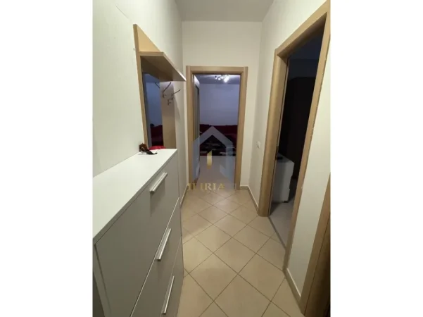 Tirane, jap me qera apartament 1+1+Ballkon Kati 4, 68 m² 500 € (Apartament 1+1 me qira ne Don Bosko)