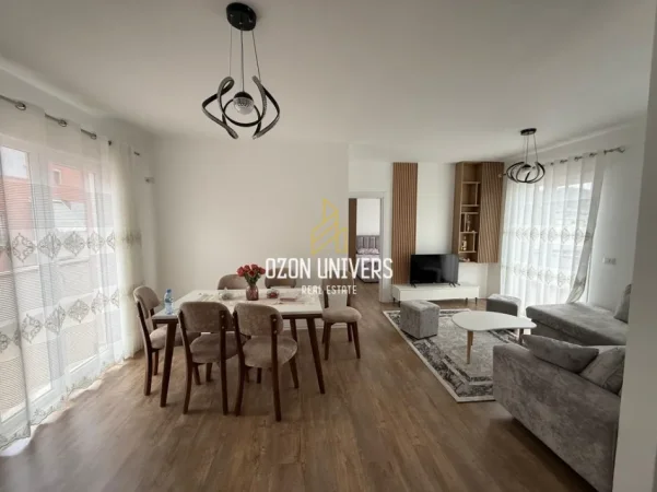 Tirane, jepet me qera apartament 2+1+Ballkon Kati 3, 80 m² 550 € (Selitë)