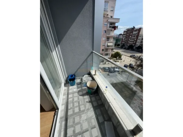 Tirane, jepet me qera apartament 1+1 Kati 3, 63 m² 700 € (RRUGA JORDAN MISJA)