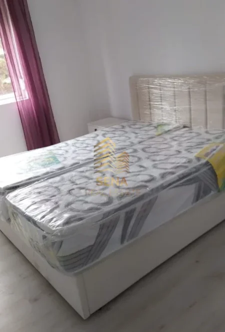 Tirane, jepet me qera apartament 1+1 Kati 3, 60 m² 550 € (Xhamllik)