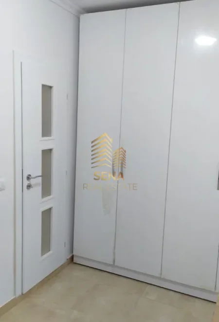 Tirane, jepet me qera apartament 1+1 Kati 3, 60 m² 550 € (Xhamllik)