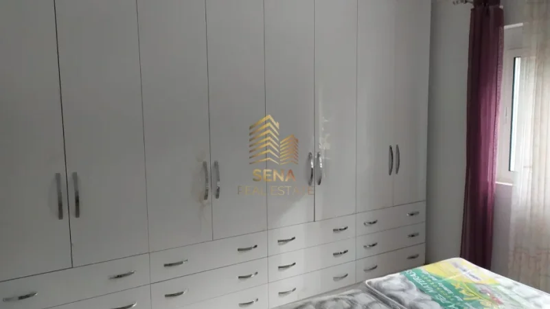 Tirane, jepet me qera apartament 1+1 Kati 3, 60 m² 550 € (Xhamllik)