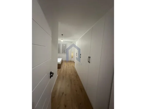 Tirane, jap me qera 2+1+Ballkon Kati 5, 105 m² 500 € (Apartament 2+1 me qira ne Paskuqan)