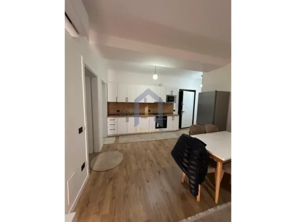 Tirane, jap me qera 2+1+Ballkon Kati 5, 105 m² 500 € (Apartament 2+1 me qira ne Paskuqan)