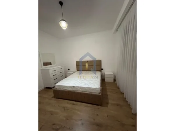 Tirane, jap me qera 2+1+Ballkon Kati 5, 105 m² 500 € (Apartament 2+1 me qira ne Paskuqan)