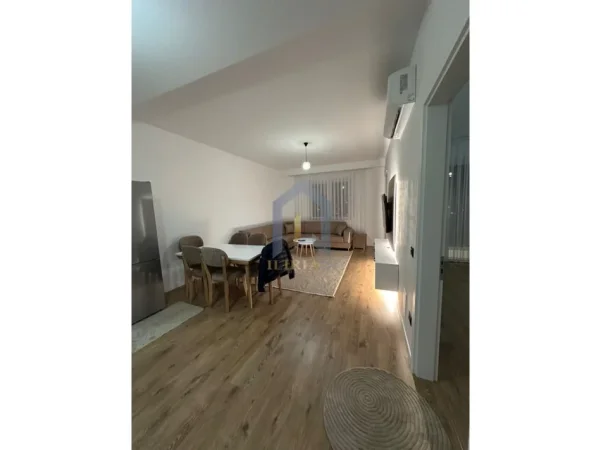 Tirane, jap me qera 2+1+Ballkon Kati 5, 105 m² 500 € (Apartament 2+1 me qira ne Paskuqan)
