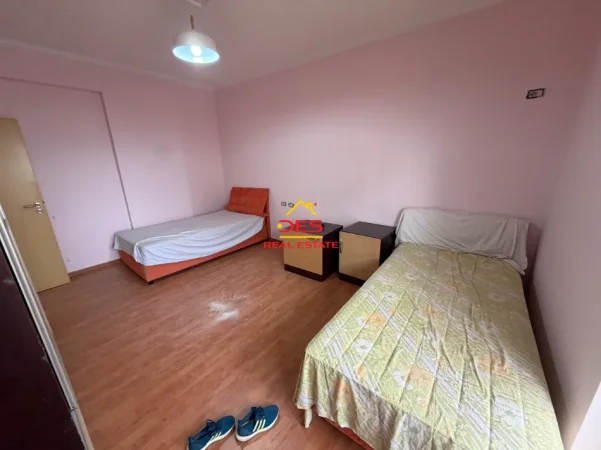 Vlore, jepet me qera apartament 1+1+Ballkon Kati 6, 70 m² 250 € (Rruga Lef Sallata)