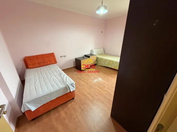 Vlore, jepet me qera apartament 1+1+Ballkon Kati 6, 70 m² 250 € (Rruga Lef Sallata)