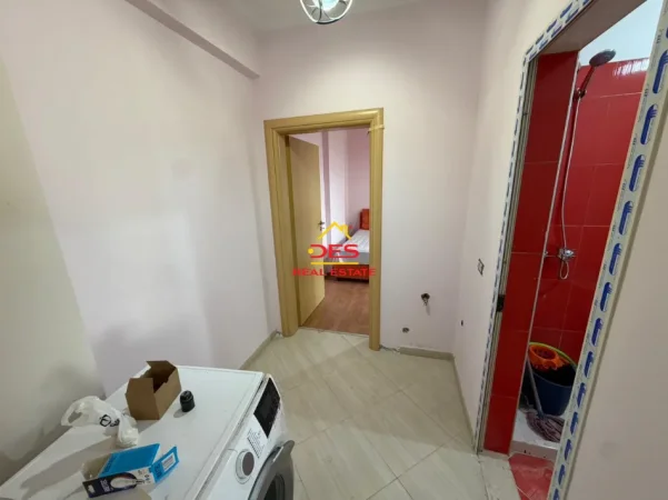 Vlore, jepet me qera apartament 1+1+Ballkon Kati 6, 70 m² 250 € (Rruga Lef Sallata)