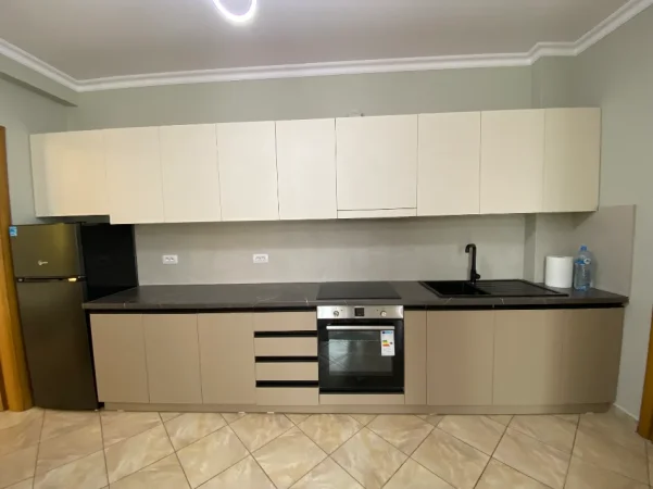 Tirane, jepet me qera apartament 2+1 Kati 7, 90 m² 570 € (Unaza e Re)