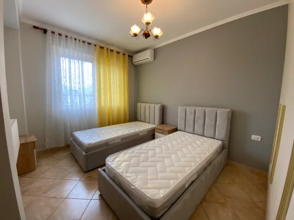 Tirane, jepet me qera apartament 2+1 Kati 7, 90 m² 570 € (Unaza e Re)