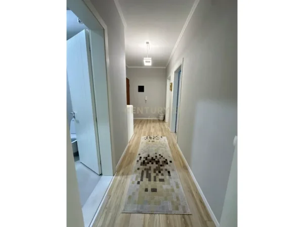 Tirane, jepet me qera apartament 2+1+Ballkon Kati 7, 120 m² 650 € (Kompleksi Grand)