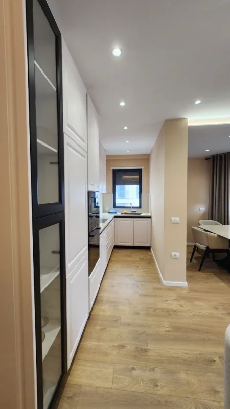 Tirane, shitet apartament 2+1+Ballkon Kati 3, 117 m² 370.000 € (Rruga e Durresit)
