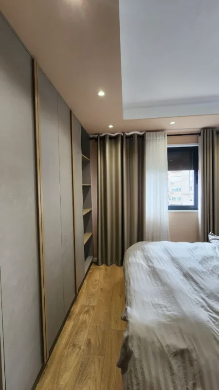 Tirane, shitet apartament 2+1+Ballkon Kati 3, 117 m² 370.000 € (Rruga e Durresit)