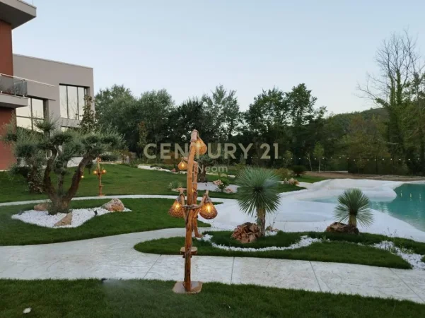 Tirane, shitet Vile 4+1 Kati 2, 2.500 m² 2.200.000 € 