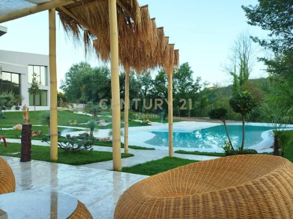 Tirane, shitet Vile 4+1 Kati 2, 2.500 m² 2.200.000 € 