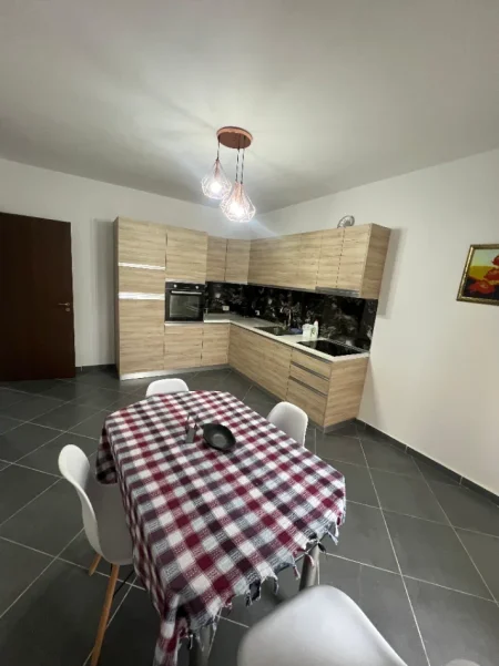 Durres, jepet me qera apartament 2+1+Aneks+Ballkon Kati 3, 120 m² 750 € (Plazh, Durres)