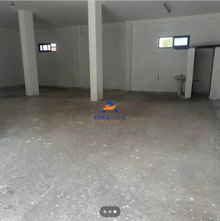 Tirane, jepet me qera magazine Kati 0, 180 m² 940 € 