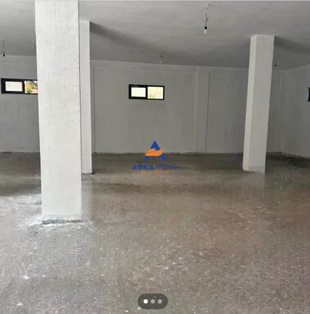 Tirane, jepet me qera magazine Kati 0, 180 m² 940 € 