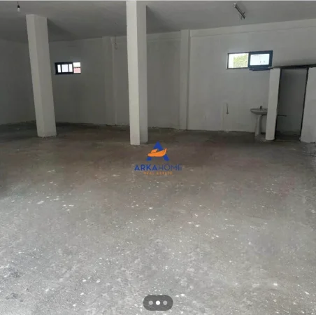 Tirane, jepet me qera magazine Kati 0, 180 m² 940 € 