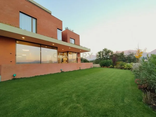 Tirane, jepet me qera Vile 4+1 Kati 3, 600 m² 5.000 € 