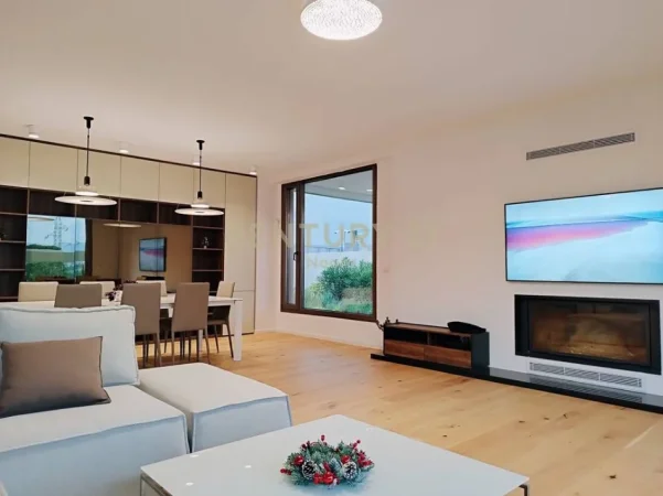 Tirane, jepet me qera Vile 4+1 Kati 3, 600 m² 5.000 € 