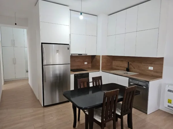 Tirane, jepet me qera apartament 2+1+Ballkon Kati 6, 100 m² 550 € (Ali Demi)