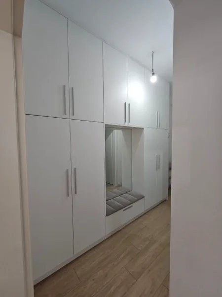Tirane, jepet me qera apartament 2+1+Ballkon Kati 6, 100 m² 550 € (Ali Demi)